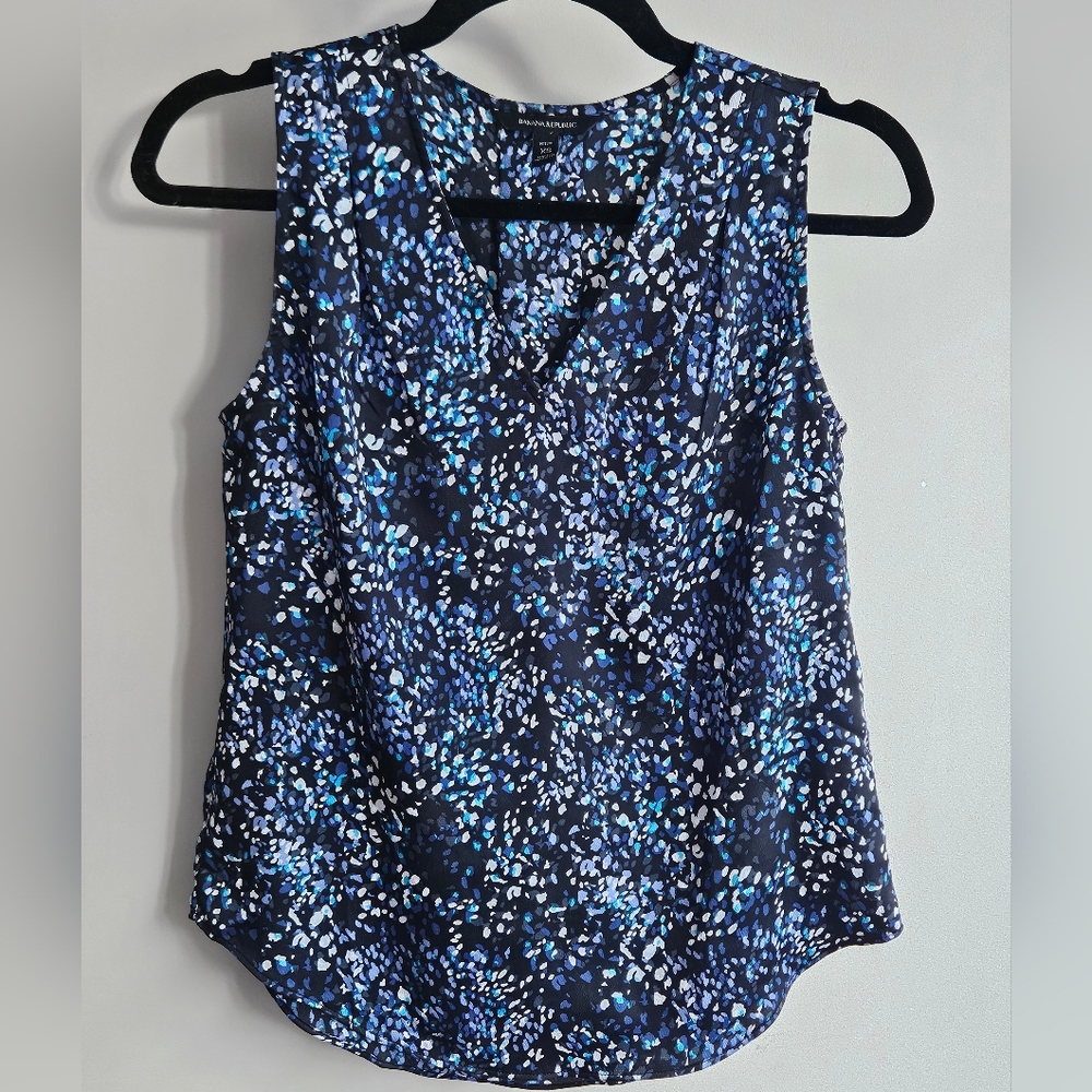 Banana Republic Women's Sleeveless Vneck Blouse Blue Pattern - Xs